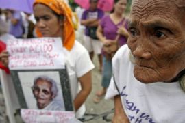 epa01821300 Alleged Filipino comfort woman Piedad Noblesa (R), 84, is pictured during a demonstration outside the Japanese embassy in Manila, Philippines on 12 August 2009. A women's group assailed the Japanese government for refusing to acknowledge charges of wartime sexual slavery by Japanese forces during the Second World War, more than a decade after the first 'comfort woman' came out. Elderly 'comfort women' are demanding compensation and an apology from the Japanese government for the 'systematic rape of women by its imperial army.' EPA/ALANAH M. TORRALBA