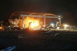 التحالف العربي يقصف محطة للوقود في مديرية عبس بمحافظة حجة اليمنية مخلفة قتلى وجرحى