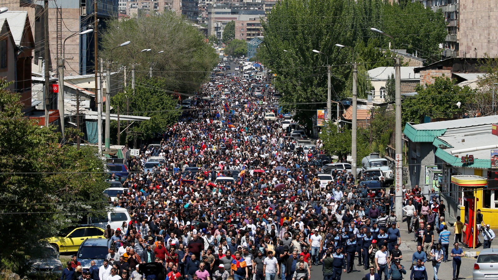 ‪أنصار المعارضة تظاهروا مجددا اليوم في يريفان‬ (رويترز)