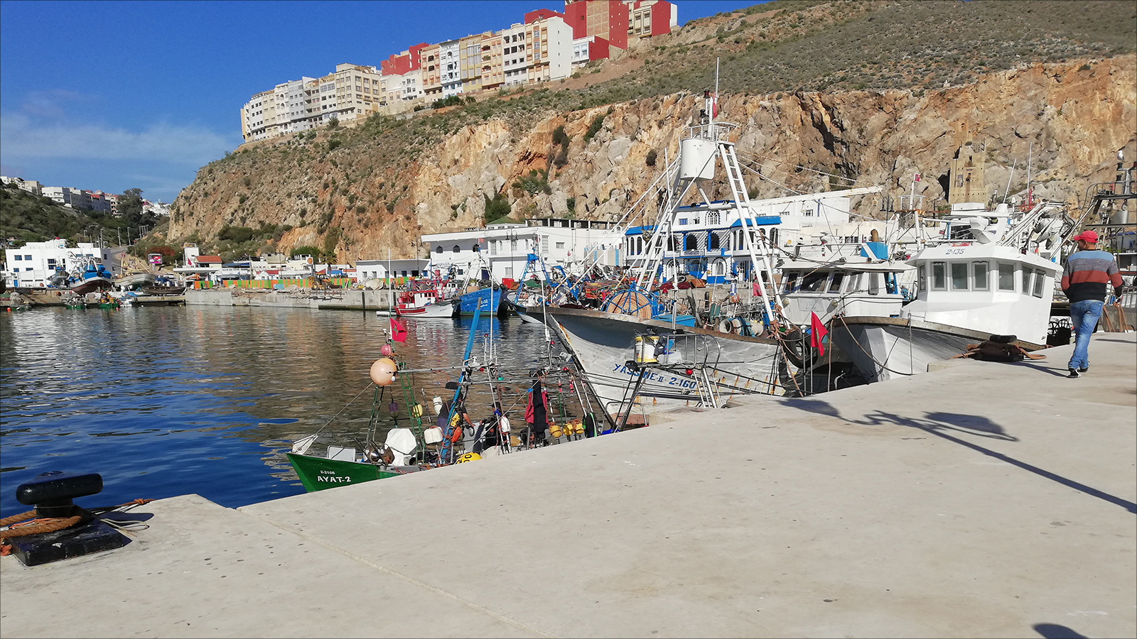 أكثر من نصف الصيادين غادروا ميناء الصيد البحري بالحسيمة (الجزيرة)