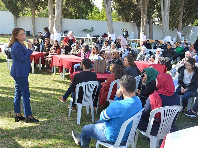 مرشحة حركة النهضة سعاد عبد الرحيم بصدد القيام بحملتها/العاصمة تونس/أبريل/نيسان 2018
