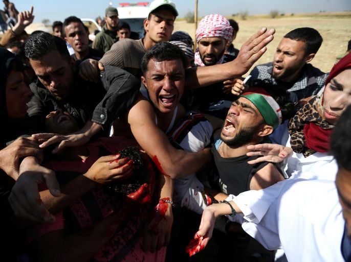 ATTENTION EDITORS - VISUAL COVERAGE OF SCENES OF INJURY OR DEATH People react as they evacuate deaf Palestinian Tahreer Abu Sabala, 17, who was shot and wounded in the head during clashes with Israeli troops, at Israel-Gaza border, in the southern Gaza Strip April 1, 2018. REUTERS/Ibraheem Abu Mustafa TEMPLATE OUT TPX IMAGES OF THE DAY