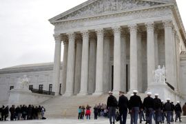 People gather on the plaza in front of the Supreme court before oral arguments on Benisek v. Lamone, a redistricting case on whether Democratic lawmakers in Maryland unlawfully drew a congressional district in a way that would prevent a Republican candidate from winning, in Washington, U.S., March 28, 2018. REUTERS/Joshua Roberts