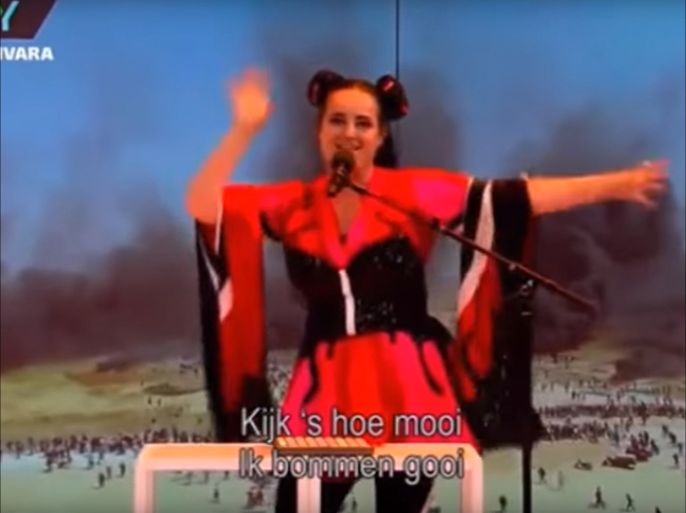 مغنية هولندية تحاكي مغنية إسرائيلية، وإسرائيل تحج.
