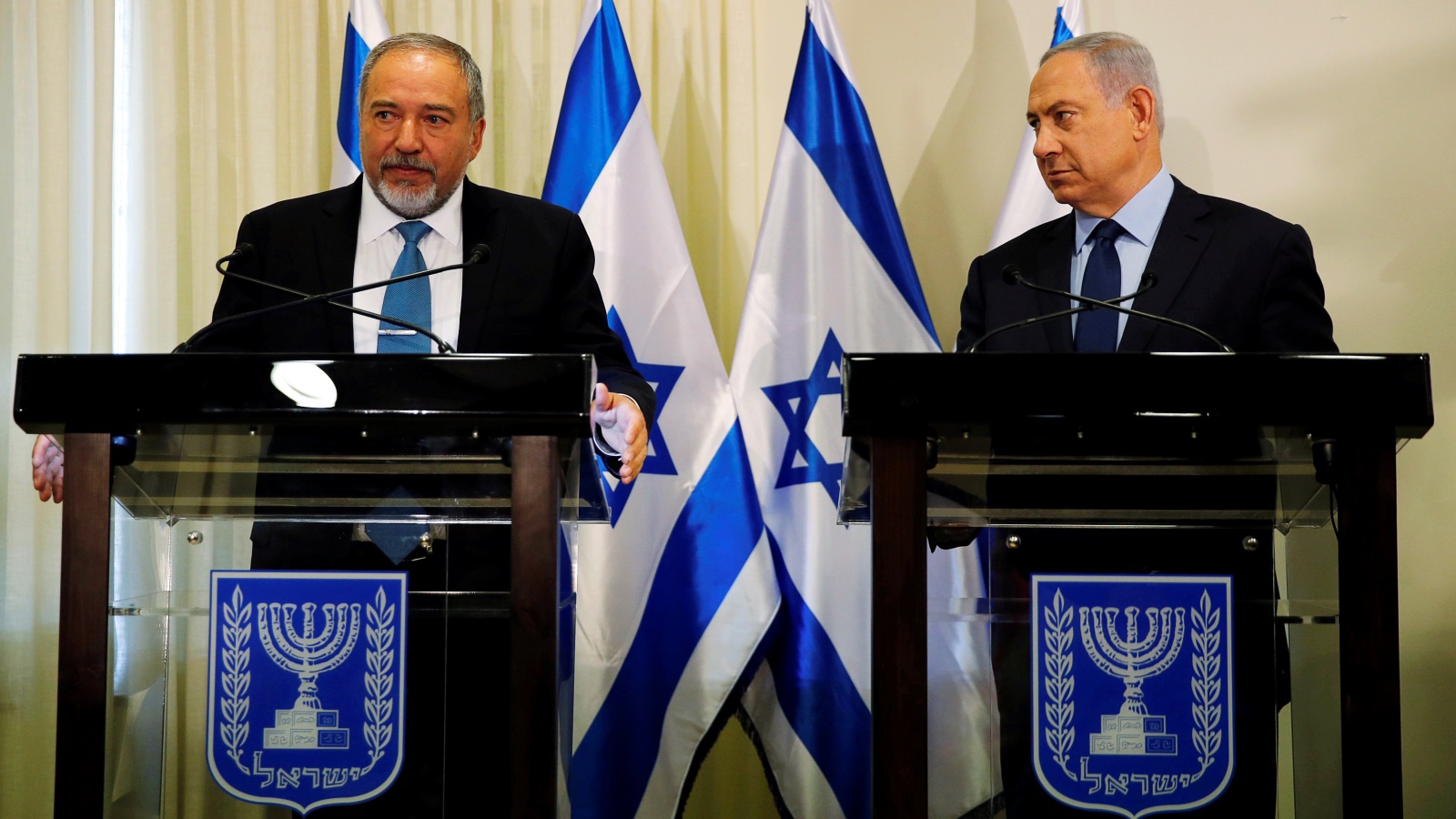 وزير الدفاع الإسرائيلي أفيغدور ليبرمان وبنيامين نتنياهو (رويترز)