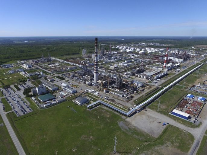 An aerial view shows the Achinsk oil refining factory, owned by Rosneft company, outside the town of Achinsk in Krasnoyarsk region, Russia June 5, 2017. REUTERS/Ilya Naymushin
