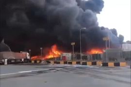 حريق ضخم بإحدى ساحات منفذ البطحاء بالسعودية