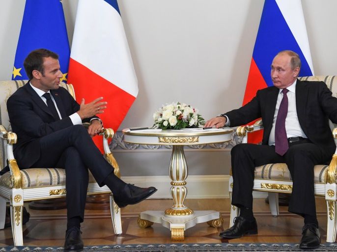 Russian President Vladimir Putin (R) meets with French President Emmanuel Macron in St. Petersburg, Russia May 24, 2018. Kirill Kudryavtsev/Pool via REUTERS