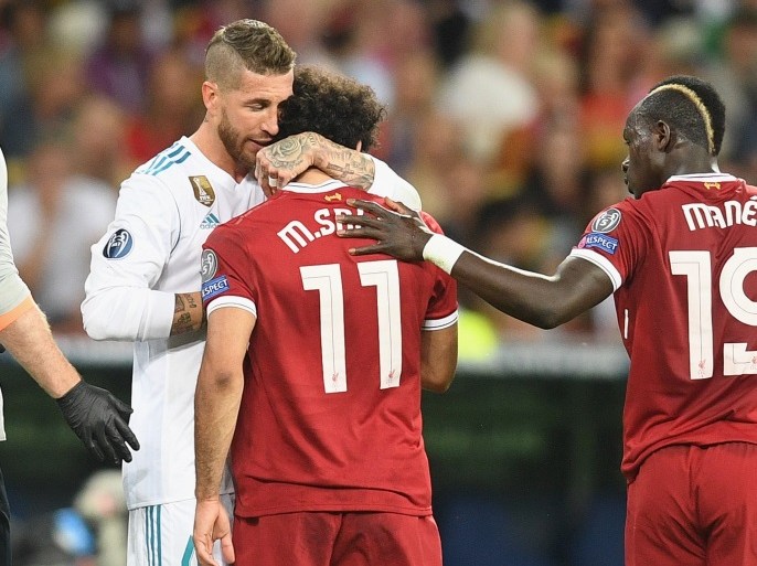 KIEV, UKRAINE - MAY 26: Sergio Ramos of Real Madrid and Sadio Mane of Liverpool console Mohamed Salah of Liverpool as he leaves the pitch injured during the UEFA Champions League Final between Real Madrid and Liverpool at NSC Olimpiyskiy Stadium on May 26, 2018 in Kiev, Ukraine. (Photo by Michael Regan/Getty Images)