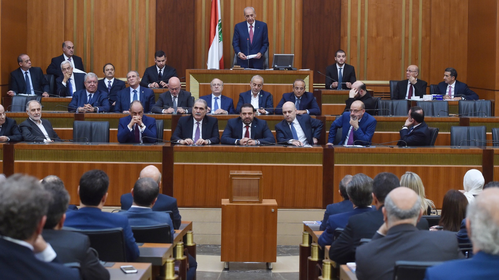 نبيه بري تولى رئاسة مجلس النواب لست ولايات تعاقب على لبنان خلالها أربعة رؤساء جمهورية (رويترز)