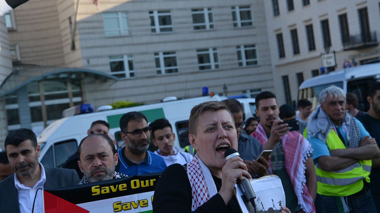 ‪الناشطة الأميركية كيت شيلدز نددت بقرار ترامب نقل سفارته إلى القدس المحتلة‬ (الجزيرة نت)