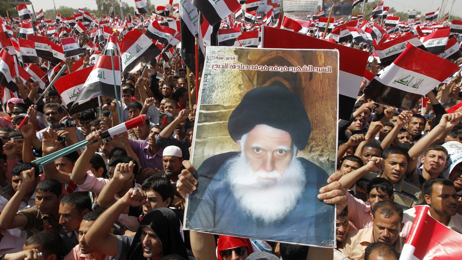 المرجع الشيعي محمد صادق الصدر قاد التيار الديني القريب من طبقة الفقراء في العراق (رويترز)
