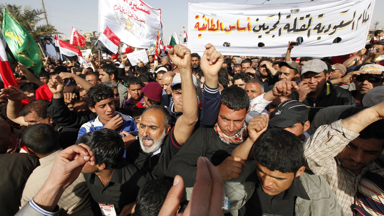 أنصار الصدر يتظاهرون ضد السعودية (رويترز)