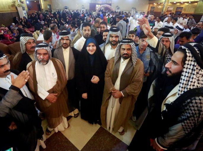 Iraqi candidate Zeinab al-Alawi attends the election campaign with her supporters, ahead of the parliamentary election in Najaf, Iraq May 8, 2018. Picture taken May 8, 2018. REUTERS/Alaa al-Marjani