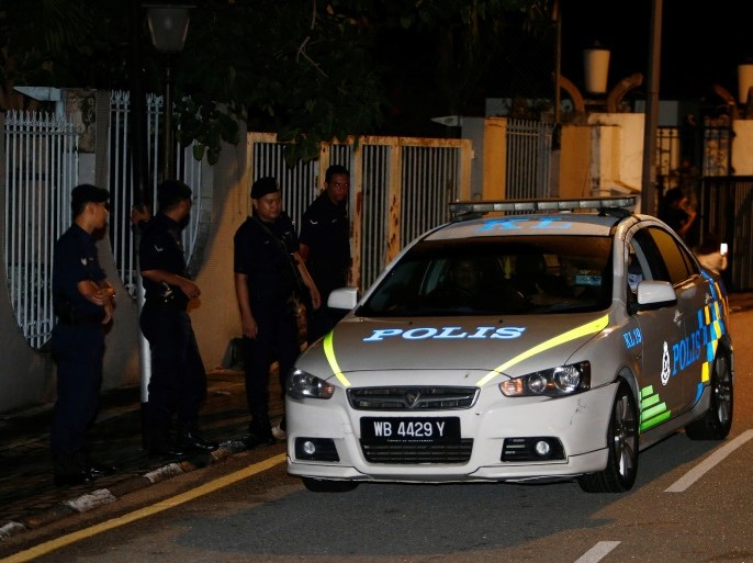 Police arrive outside former prime minister Najib Razak's residence in Kuala Lumpur, Malaysia May 16, 2018. REUTERS/Lai Seng Sin