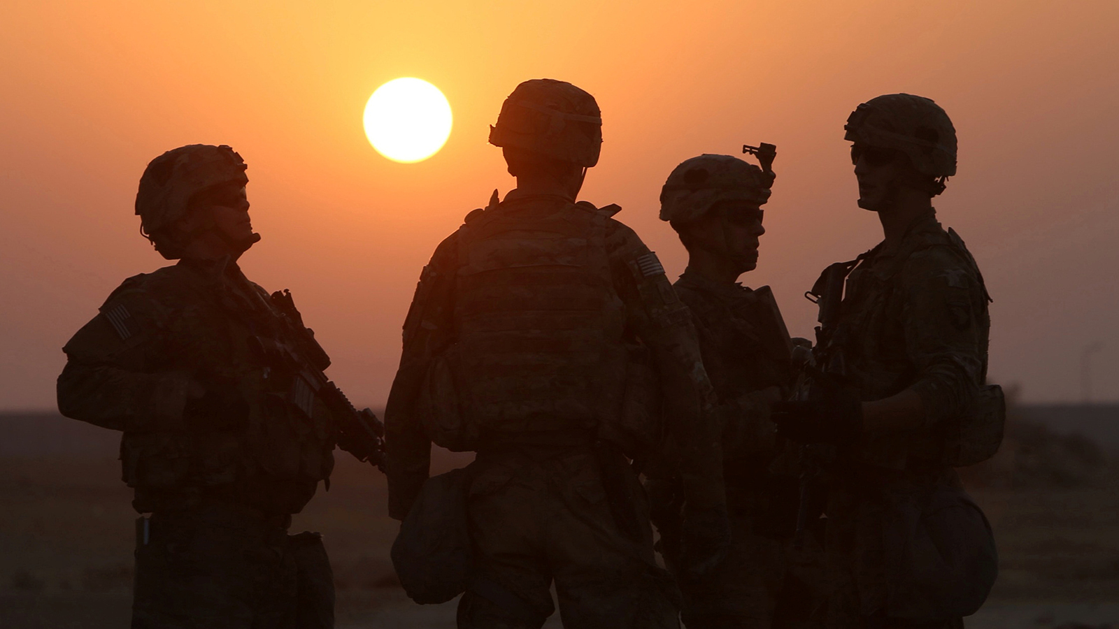للولايات المتحدة قوات ضخمة تزيد عن 40 ألف جندي موجودين فعليًّا بقواعد ثابتة في دول الخليج، إلى جانب الأسلحة والمعدات والذخائر