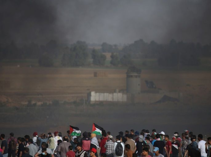 Palestinian demonstrators gather during a protest demanding the right to return to their homeland, at the Israel-Gaza border in the southern Gaza Strip May 25, 2018. REUTERS/Ibraheem Abu Mustafa
