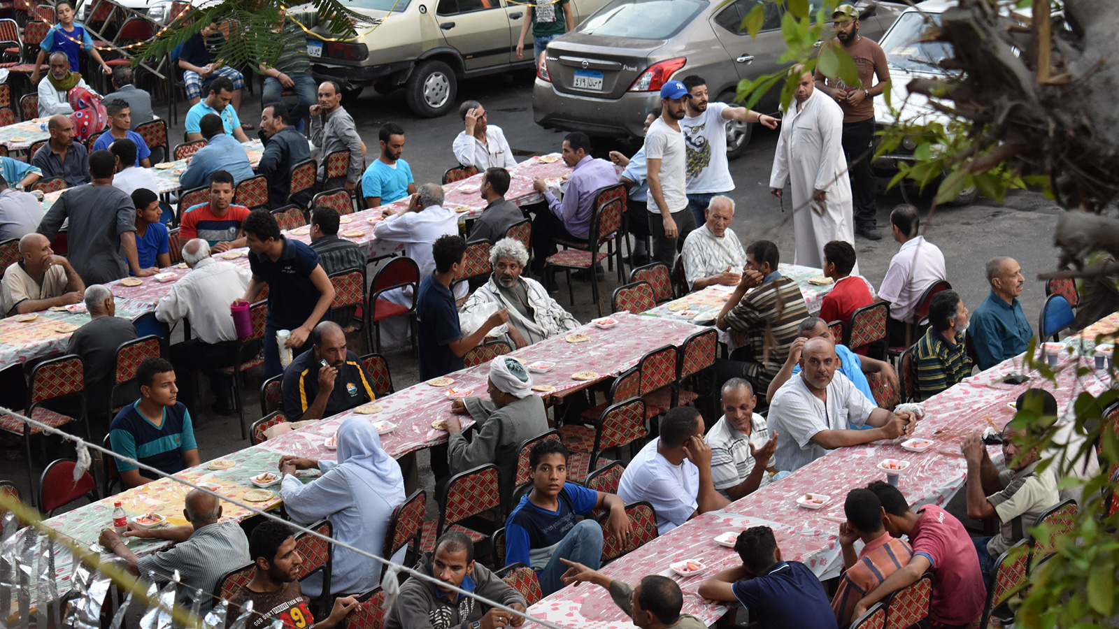 ‪تكلفة إقامة مائدة الرحمن زادت أضعافا عما قبل ثورة يناير‬ (الجزيرة)