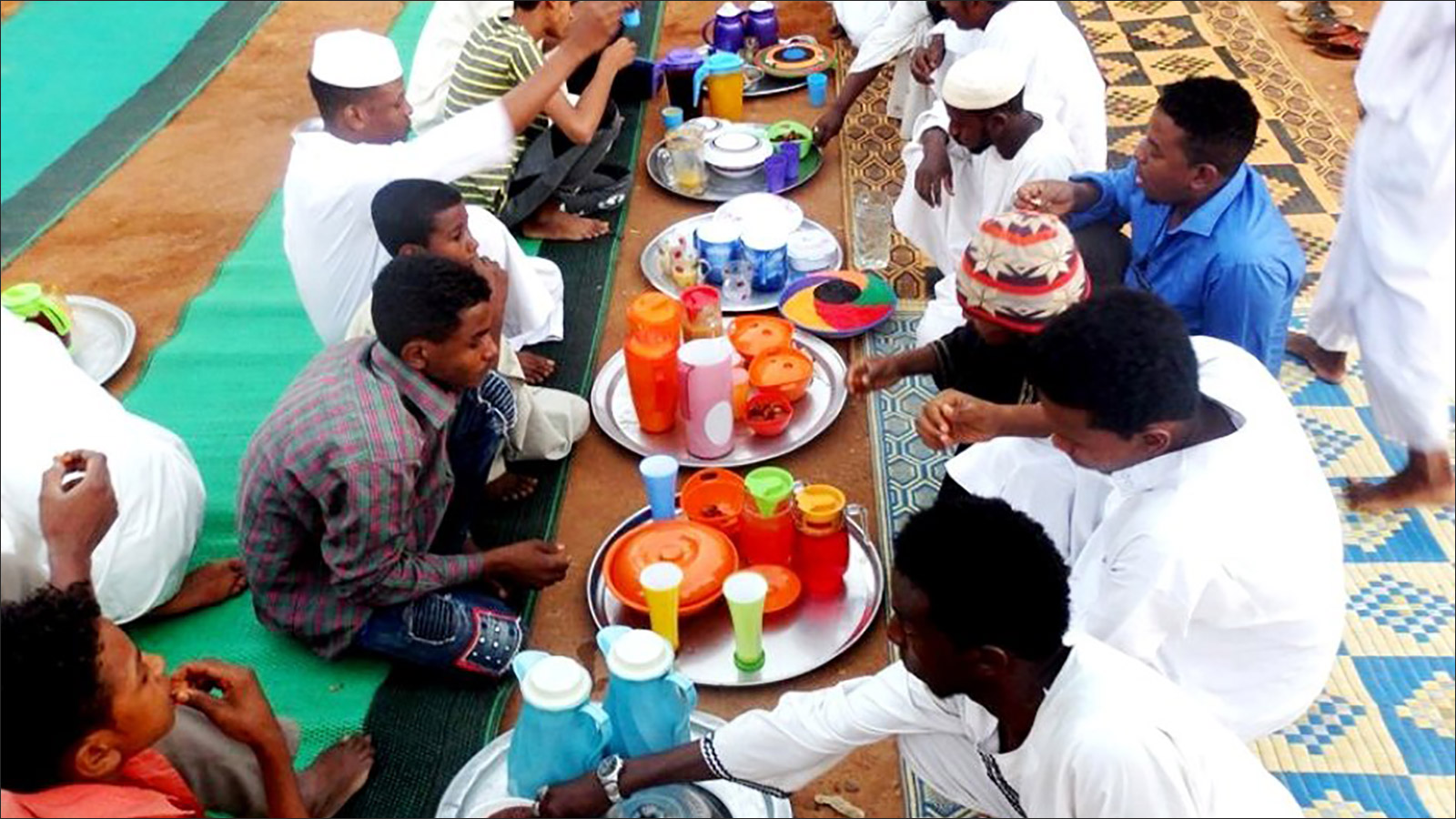 الإفطارات الجماعية موروث ثقافي واجتماعي بالسودان(الجزيرة)