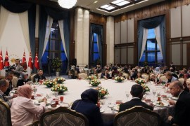 أقام الرئيس التركي رجب طيب أردوغان في أول أيام شهر رمضان مأدبة إفطار لأسر قتلى وجرحى محاولة الانقلاب التي وقعت في صيف 2016
