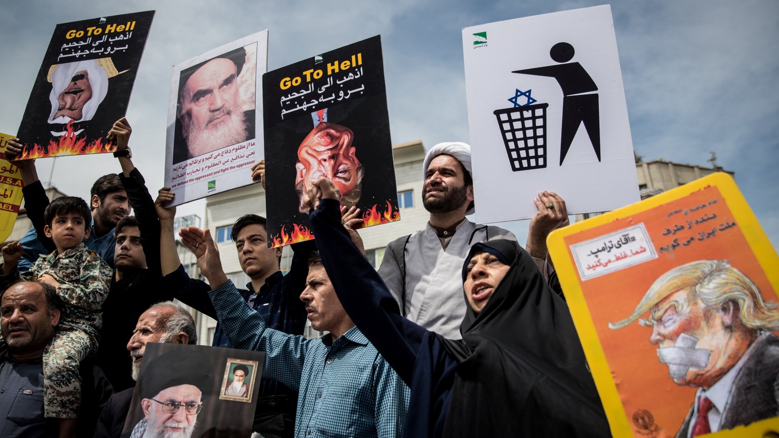 مظاهرات في إيران ضد قرار ترمب بالانسحاب من الاتفاق النووي (رويترز)