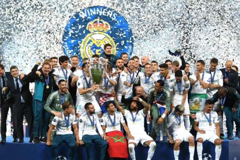 KIEV, UKRAINE - MAY 26: Real Madrid players celebrate victory with the trophy after the UEFA Champions League Final between Real Madrid and Liverpool at NSC Olimpiyskiy Stadium on May 26, 2018 in Kiev, Ukraine. (Photo by Shaun Botterill/Getty Images)