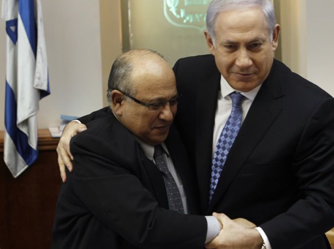 Israel's Prime Minister Benjamin Netanyahu (R) hugs Meir Dagan, the outgoing director of Israel's spy agency Mossad, after thanking him at the beginning of the weekly cabinet meeting in Jerusalem January 2, 2011. REUTERS/Ronen Zvulun (JERUSALEM - Tags: POLITICS)
