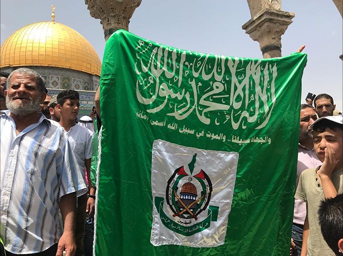 علم حماس في المسجد الأقصى بعد صلاة الجمعة - ناشطون