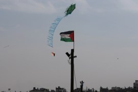 A kite is set on fire by Palestinians to be thrown at the Israeli side during clashes at a protest demanding the right to return to their homeland, at the Israel-Gaza border in the southern Gaza Strip, April 27, 2018. REUTERS/Ibraheem Abu Mustafa