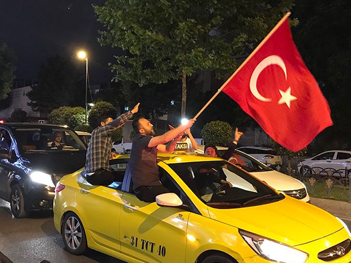 من الاحتفالات في اسطنبول بفوز اردوغان copy.jpg