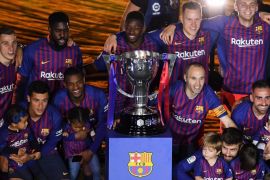 BARCELONA, SPAIN - MAY 20: FC Barcelona players celebrate with La Liga trophy at the end of the La Liga match between Barcelona and Real Sociedad at Camp Nou on May 20, 2018 in Barcelona, Spain. (Photo by David Ramos/Getty Images)