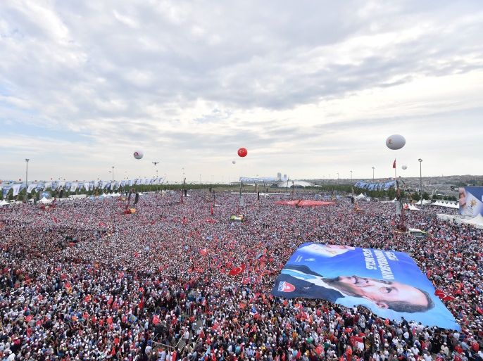 A handout photo made available by the Turkish President Press Office shows supporters of Turkish President Recep Tayyip Erdogan gathering during an election campaign rally of Justice and Development Party (AK Party) in Istanbul, Turkey, 17 June 2018. Turkish President Erdogan announced on 18 April 2018 that Turkey will hold snap elections on 24 June 2018. EPA-EFE/TURKISH PRESIDENT PRESS OFFICE HANDOUT HANDOUT EDITORIAL USE ONLY/NO SALES
