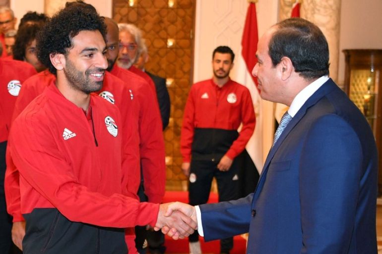 Egyptian President Abdel Fattah al-Sisi (R) shakes hands with Liverpool forward Mohamed Salah and member of Egypt's national football team before travelling to Russia to attend World Cup at the Ittihadiya presidential palace in Cairo, Egypt, June 9, 2018, in this handout picture courtesy of the Egyptian Presidency. The Egyptian Presidency/Handout via REUTERS ATTENTION EDITORS - THIS IMAGE WAS PROVIDED BY A THIRD PARTY