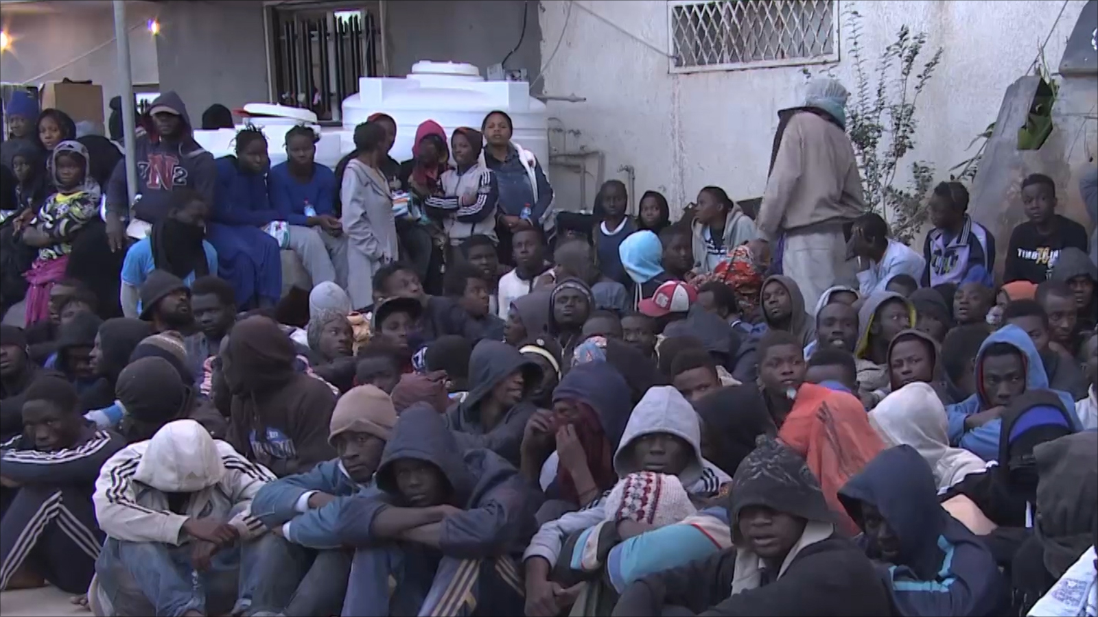 ‪آلاف من المهاجرين يبحرون من ليبيا نحو السواحل الأوروبية‬ (الجزيرة)