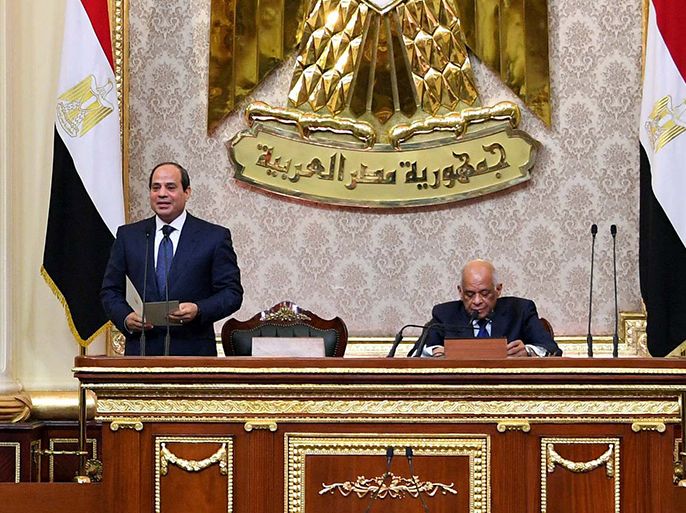 epa06780582 A handout photo made available by the Presidency of Egypt shows Egyptian President Abdel Fattah al-Sisi swearing-in for the constitutional oath of office during a ceremony in Cairo, Egypt, 02 June 2018. President Al-Sisi officially started his second term in office, nearly three months after winning 97 percent of the votes in a nationwide election. EPA-EFE/PRESIDENCY OF EGYPT HANDOUT HANDOUT EDITORIAL USE ONLY/NO SALES