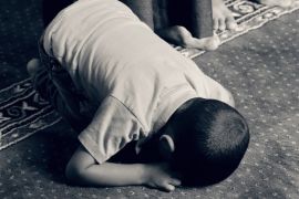 BLOGS طفل يصلي