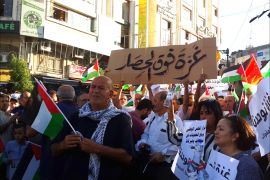 فلسطين رام الله 23 حزيران 2018 شعارات مناصرة لغزة في مسيرة حاشدة برام الله تطالب برفع العقوبات عن القطاع المحاصر