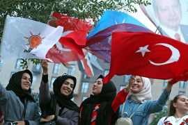 epa06837241 Supporters of Turkish President Erdogan hold Turkish and AK Party flag and greet after closing voting for the Turkish presidential and parliamentary elections in Istanbul, Turkey, 24 June 2018. Some 56.3 million registered citizens voted in snap presidential and parliamentary elections to elect 600 lawmakers and the country's president, the first election since the Turkish people in a referendum in April 2017 voted to change the country's system from a parliamentary to a presidential republic. EPA-EFE/SRDJAN SUKI