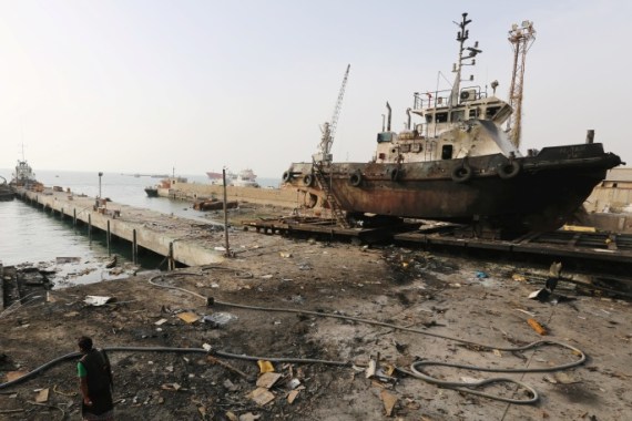Workers inspect damage at the site of an air strike on the maintenance hub at the Hodeida port, Yemen May 27, 2018. REUTERS/Abduljabbar Zeyad
