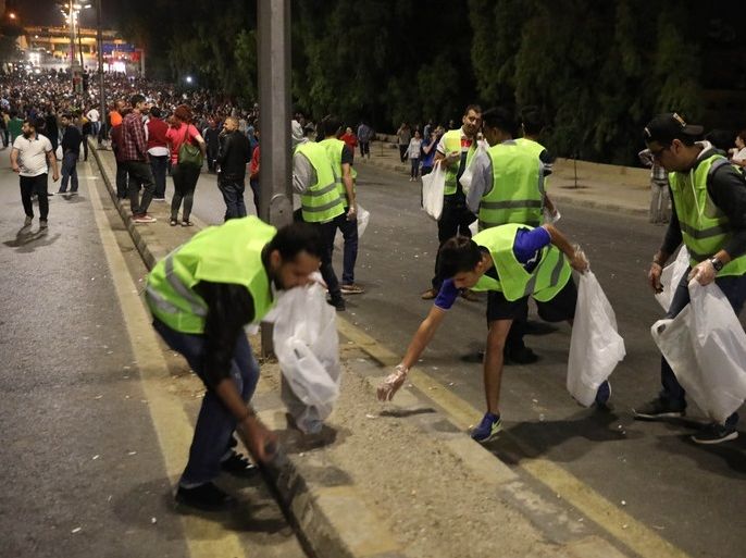 epa06783807 Jordanians clean the street during a demonstration against the newly proposed income tax reforms and hike in petrol tax in Amman, Jordan, 03 June 2018 (issued 04 June 2018). According to local media reports on 03 June, Jordan's Prime Minister Hani Al-Mulki is due to meet with King Abdullah II at the royal Palace on 04 June to discuss the situation. EPA-EFE/ANDRE PAIN