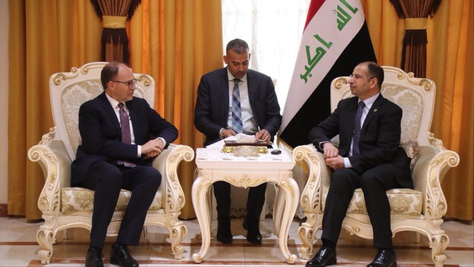 رئيس مجلس النواب العراقي التقى أمس السفير الأميركي العراق دوغلاس سيليمان(مواقع التواصل الاجتماعي)