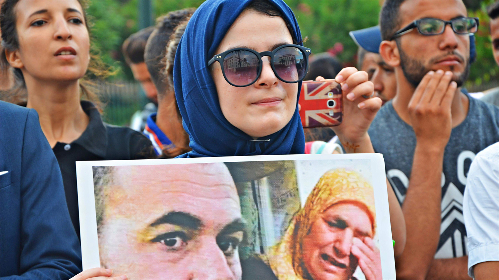 وقفة احتجاجية أمام البرلمان الأربعاء الماضي للتنديد بالأحكام ضد معتقلي الريف (الجزيرة)