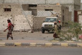 القوات اليمنية المدعومة من الإمارات تسعى للوصول إلى ميناء الحديدة