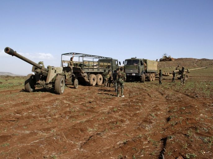 epa04643645 Syrian army heavy artillery deploys near the town of Hmreet, in the southern province of Daraa, Syria, 01 March 2015. According to media reports, the Syrian Arab Army has established full control over the al-Habaria, Khurbet Sultana, Hamreet and Tal Qurein areas in the northwestern countryside of Daraa, killing a number of fighters from Jabhat al-Nusra (JAN) and destroying their weaponry, as the four and a half year old civil war, which has claimed the lives of some 200'000 and forced millions of others to flee their homes, continues. EPA/STR EPA/STR