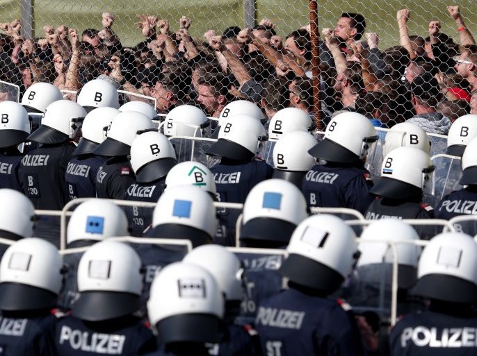 Policemen attend an exercise of to prevent migrants from crossing the Austrian border from Slovenia in Spielfeld, Austria June 26, 2018. REUTERS/Lisi Niesner