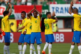 VIENNA, AUSTRIA - JUNE 10: Fernandinho of Brazil and his team-mates applaud the fans during an International Friendly match between Austria and Brazil at Ernst Happel Stadium on June 10, 2018 in Vienna, Austria. (Photo by Laszlo Balogh/Getty Images)