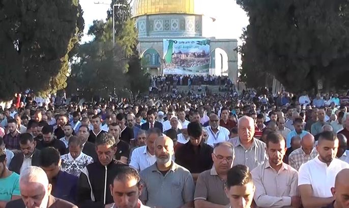 90 ألف فلسطيني يؤدون صلاة العيد بالمسجد الأقصى
