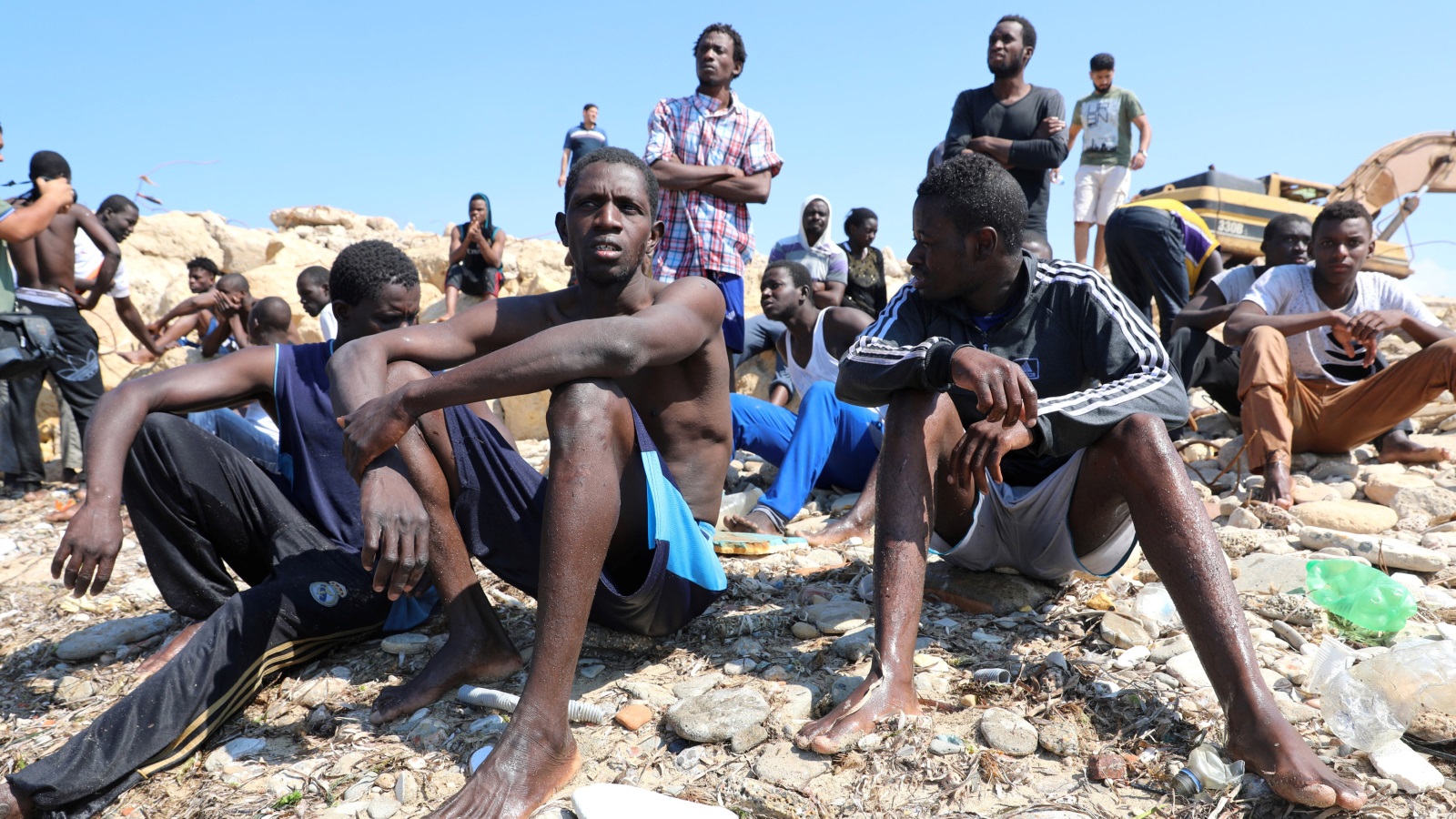 ‪ليبيا أصبحت محطة انطلاق للفارين من الحرب والفقر والذين يغامرون بحياتهم للعبور إلى أوروبا‬ (رويترز)