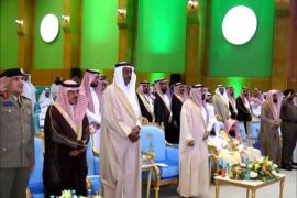 جدل في السعودية بشأن الوقوف للسلام الملكي