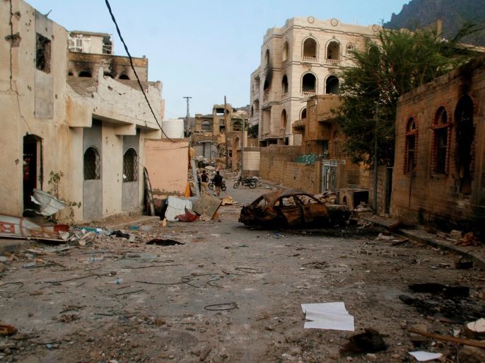 A deserted street is pictured at the site of recent battles between Houthi fighters and pro-government fighters, on the first day of a 48-hour ceasefire in the southwestern city of Taiz, Yemen November 19, 2016. REUTERS/Anees Mahyoub